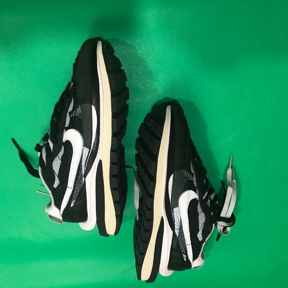 Sacai x Nike VaporWaffle Black and White main image 9